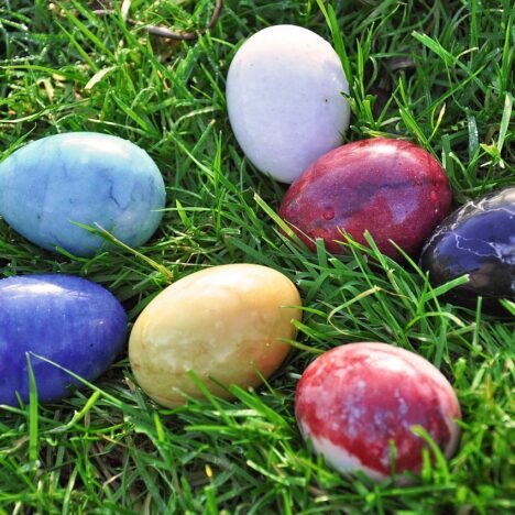 4 εναλλακτικοί τρόποι να βάψεις πασχαλινά αβγά